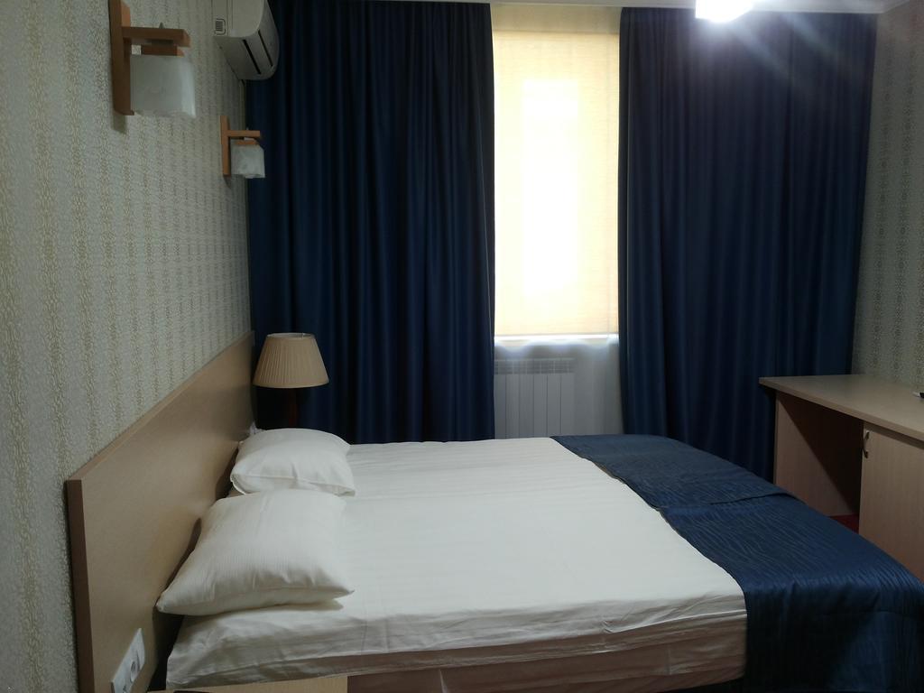 كاراغاندي Hotel ?Omplex Ak-Zhaik الغرفة الصورة