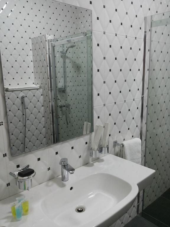 كاراغاندي Hotel ?Omplex Ak-Zhaik الغرفة الصورة