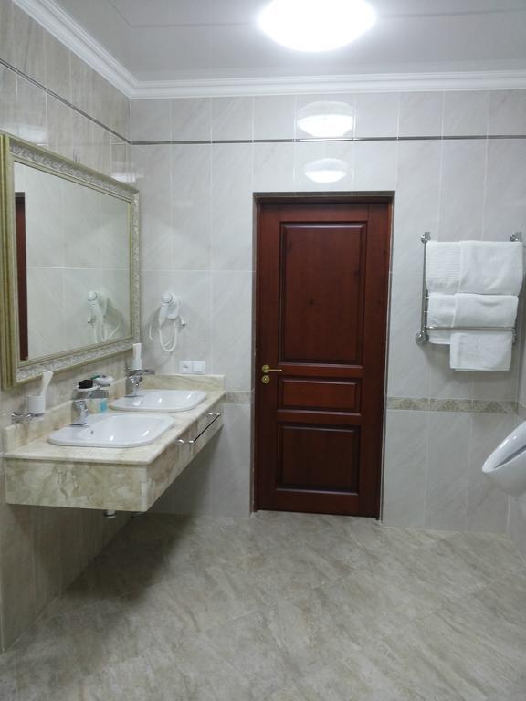 كاراغاندي Hotel ?Omplex Ak-Zhaik الغرفة الصورة