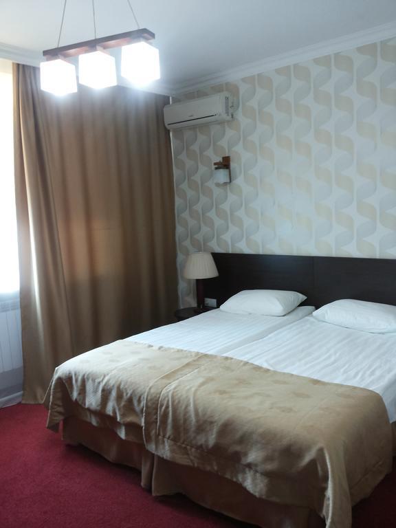 كاراغاندي Hotel ?Omplex Ak-Zhaik الغرفة الصورة