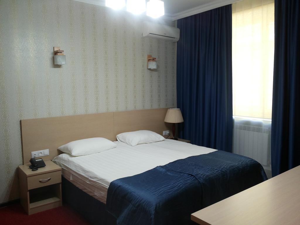 كاراغاندي Hotel ?Omplex Ak-Zhaik الغرفة الصورة